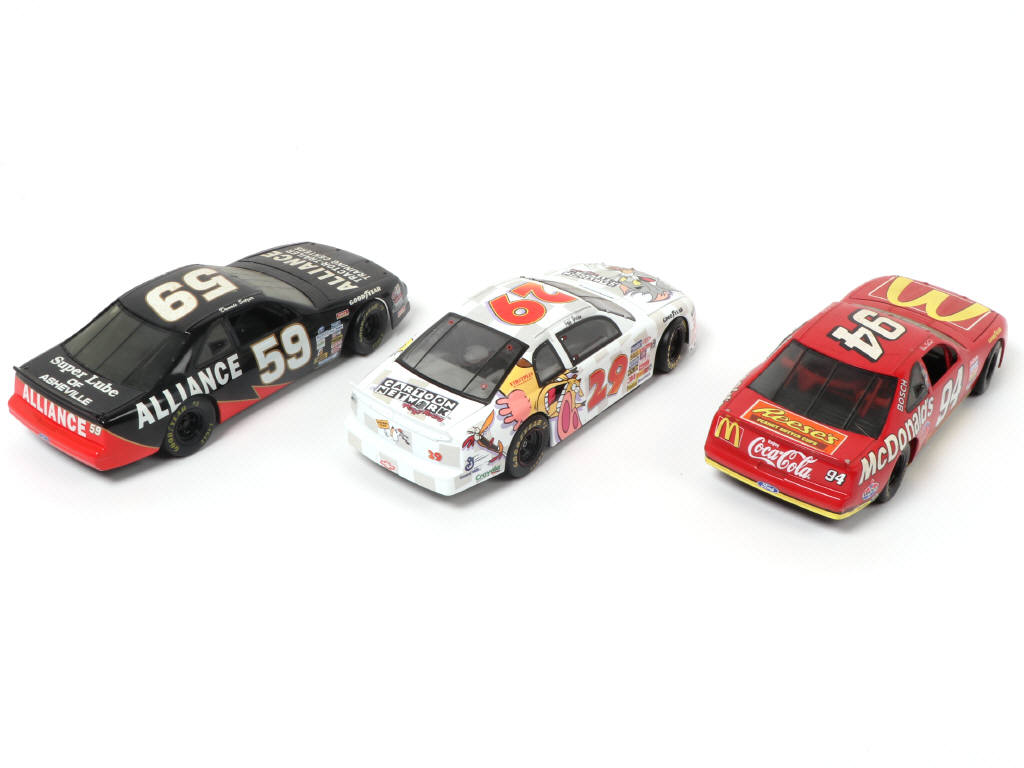 Lot 50 - DIVERS (3)