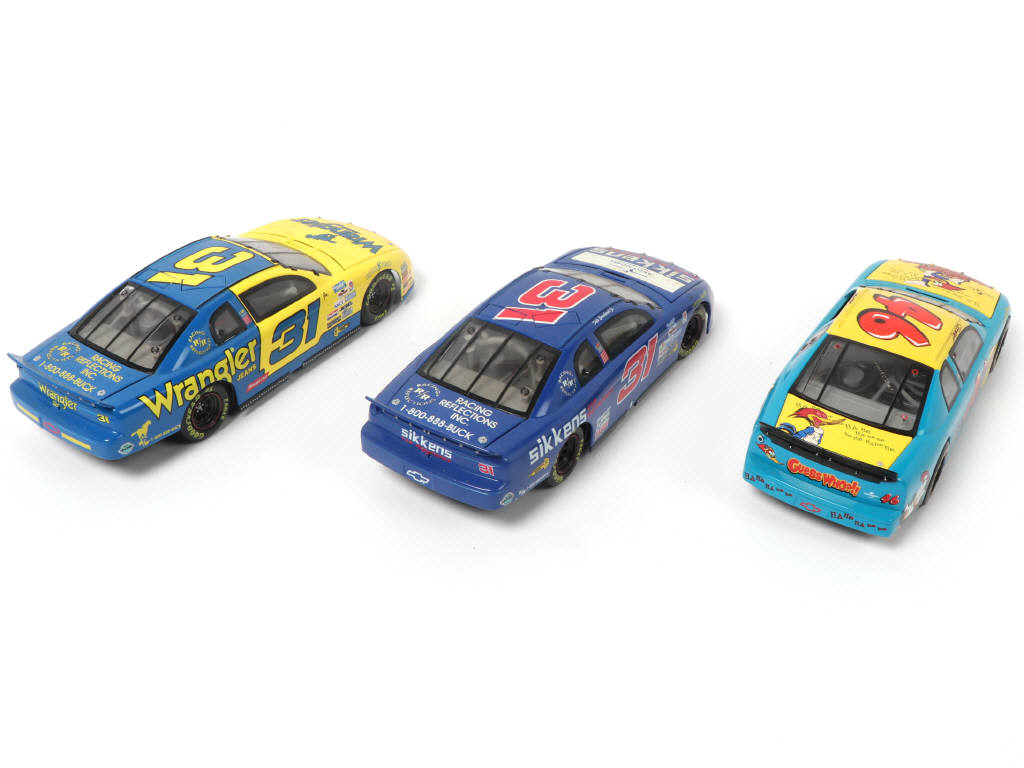 Lot 51 - DIVERS (3)