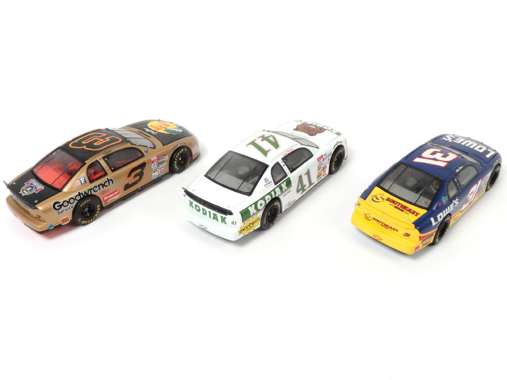 Lot 53 - DIVERS (3)