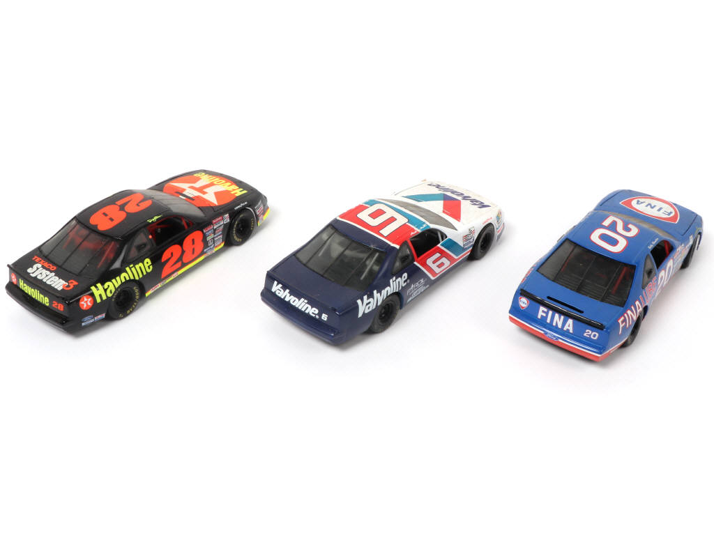 Lot 26 - DIVERS (3)