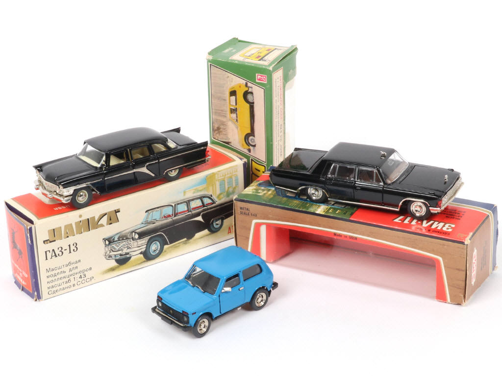 Lot 82 - DIVERS (URSS) (3)