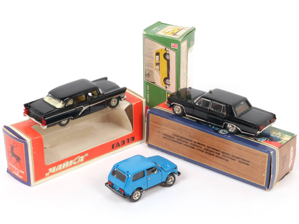 Lot 82 - DIVERS (URSS) (3)