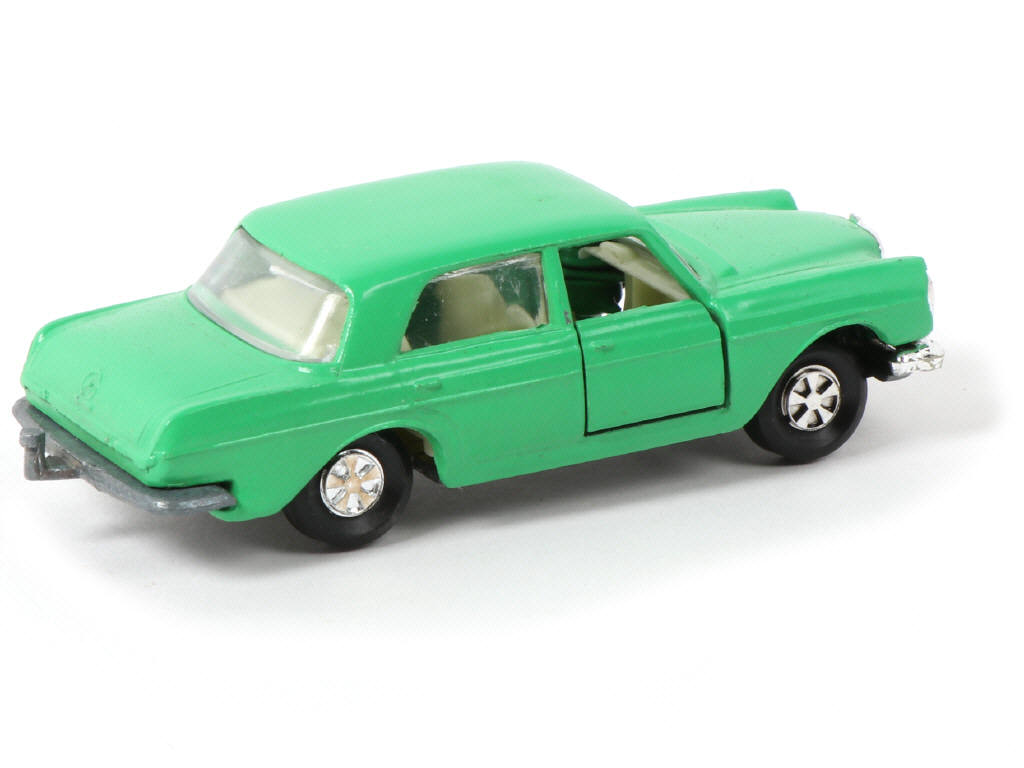 Lot 99 - MAJORETTE (FRANCE) (1)