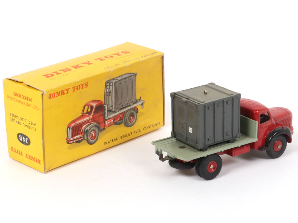 Lot 367 - DINKY TOYS (FRANCE) (1)