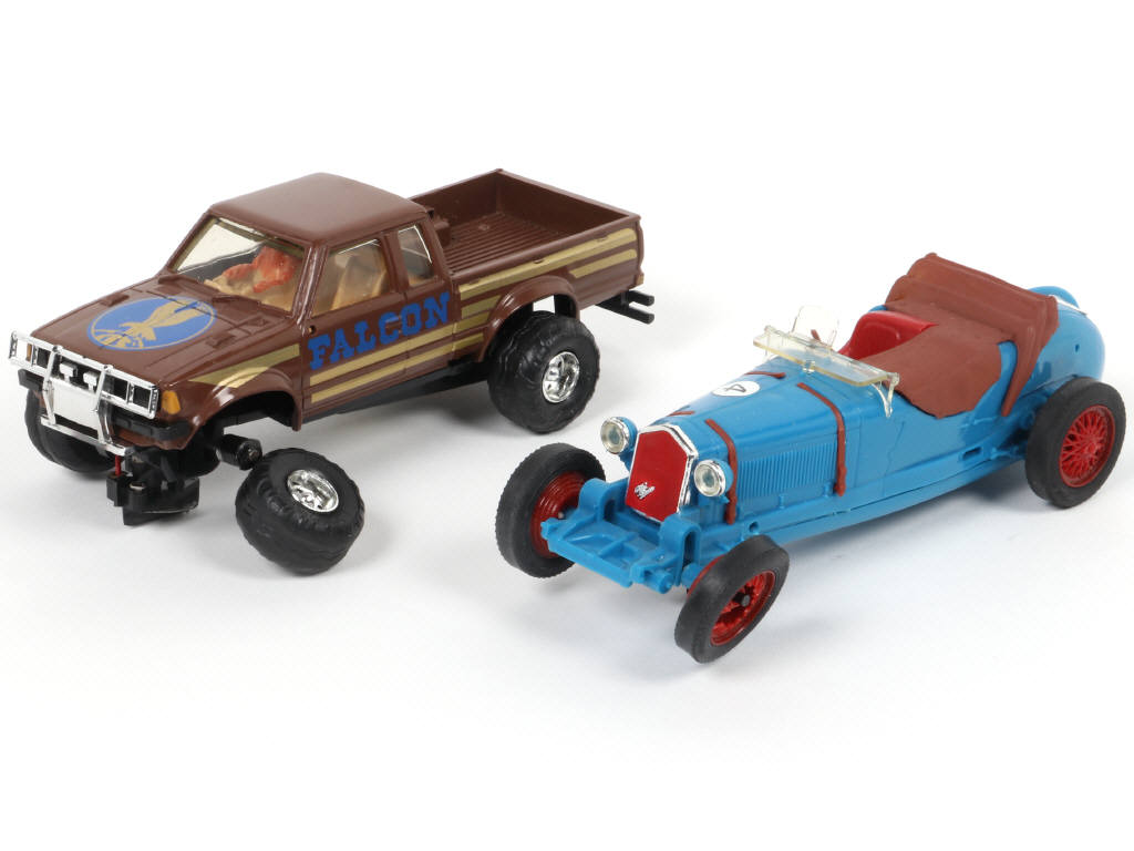 Lot 169 - SCALEXTRIC (GB) (2)