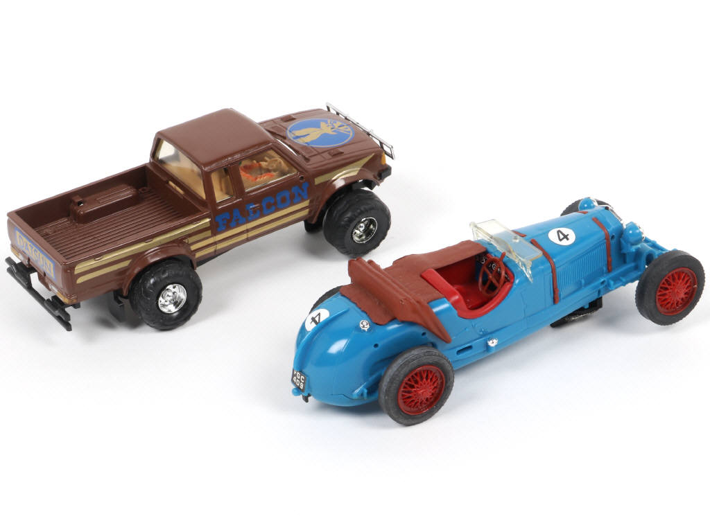 Lot 169 - SCALEXTRIC (GB) (2)