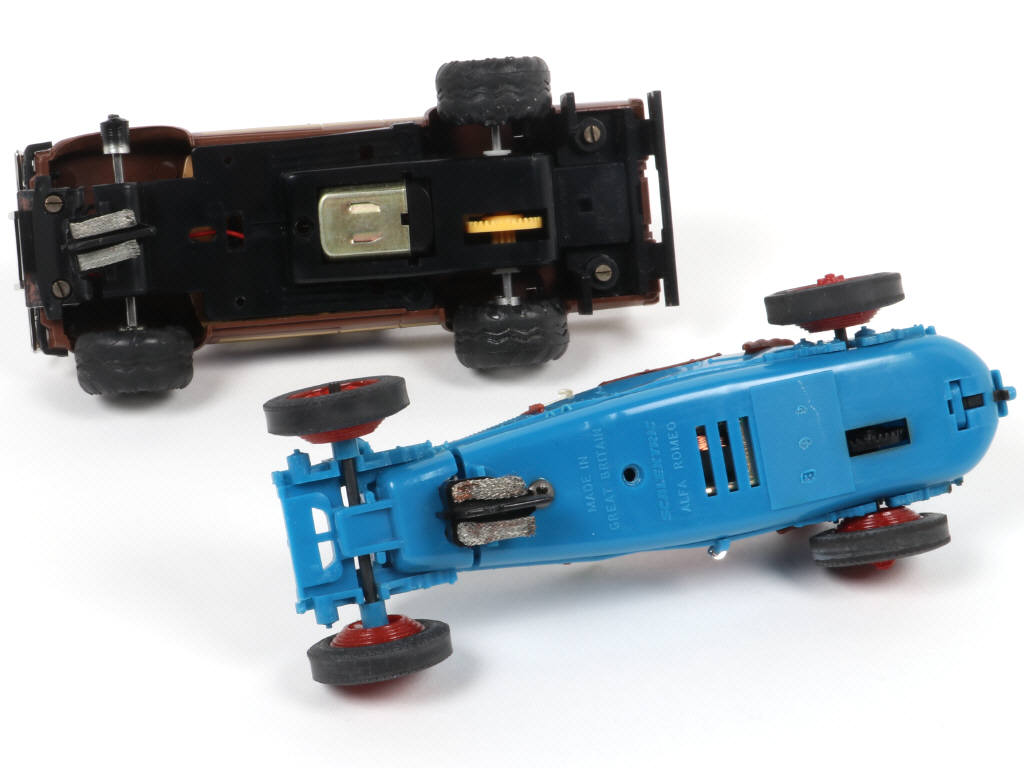 Lot 169 - SCALEXTRIC (GB) (2)