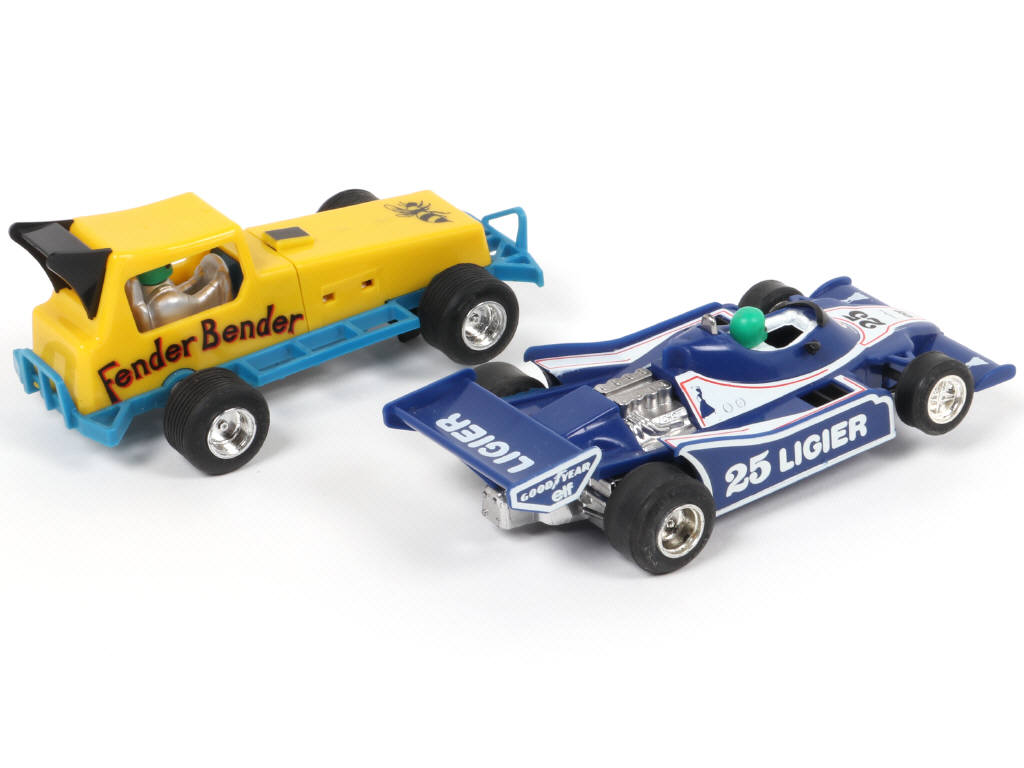 Lot 165 - SCALEXTRIC (GB) (2)