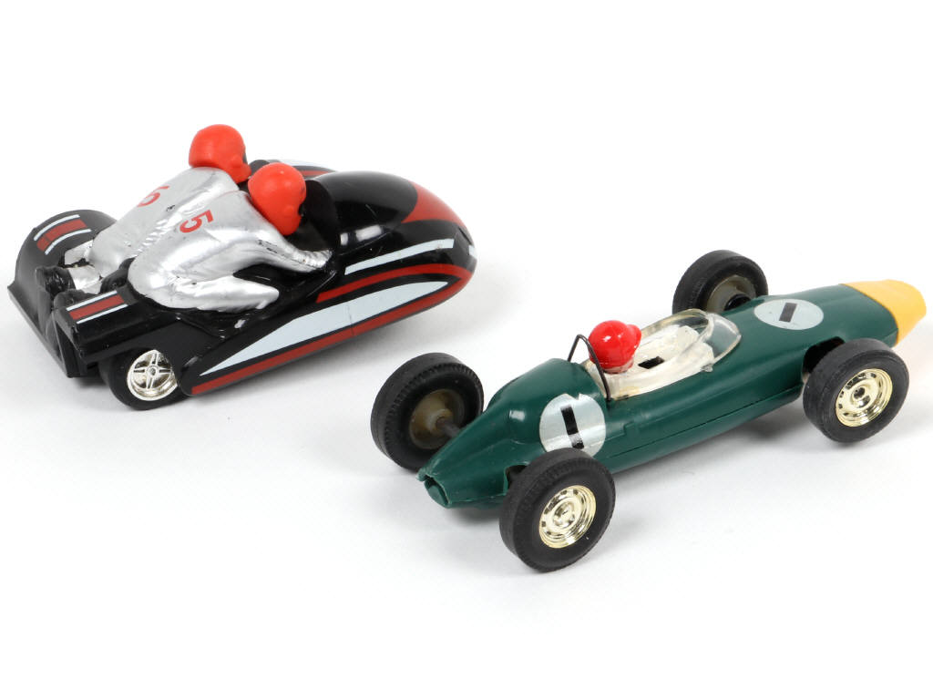 Lot 167 - SCALEXTRIC (GB) (2)