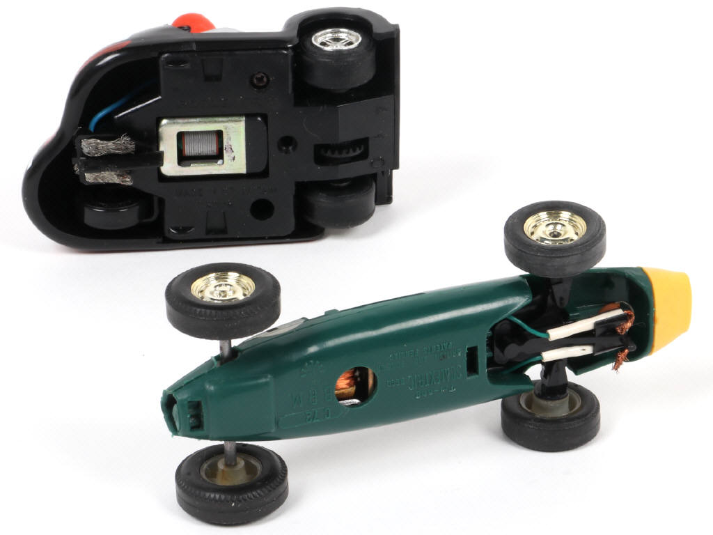 Lot 167 - SCALEXTRIC (GB) (2)