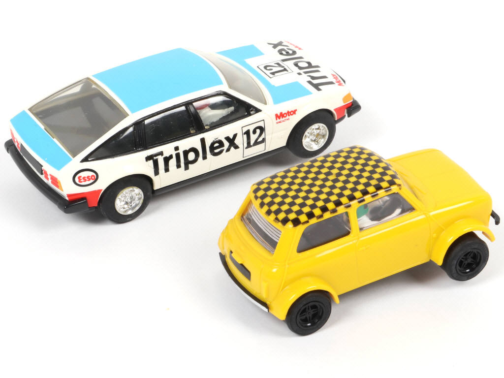 Lot 162 - SCALEXTRIC (GB) (2)