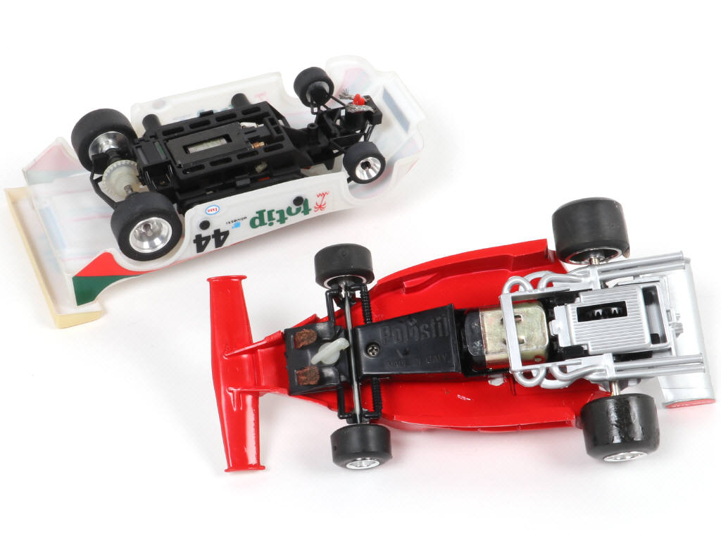 Lot 32 - DIVERS (2)
