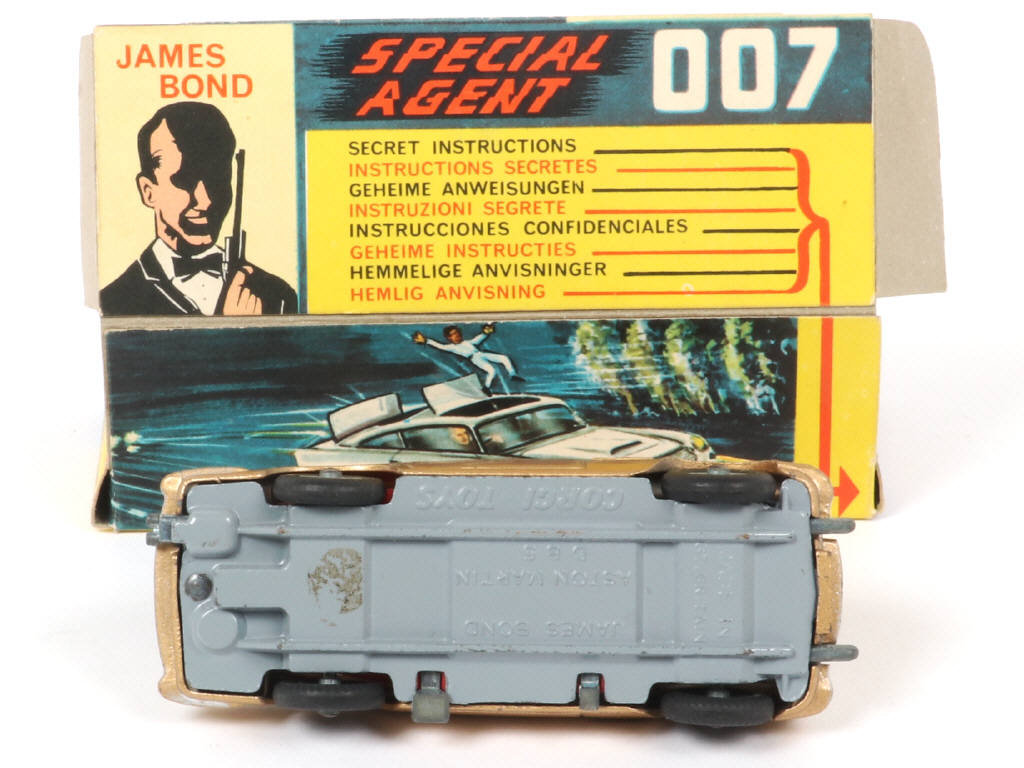 Lot 182 - CORGI TOYS (GB) (1)