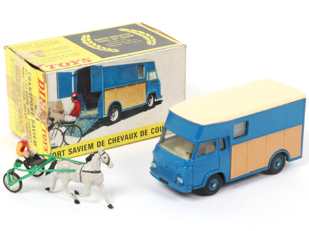Lot 362 - DINKY TOYS (FRANCE) (1)