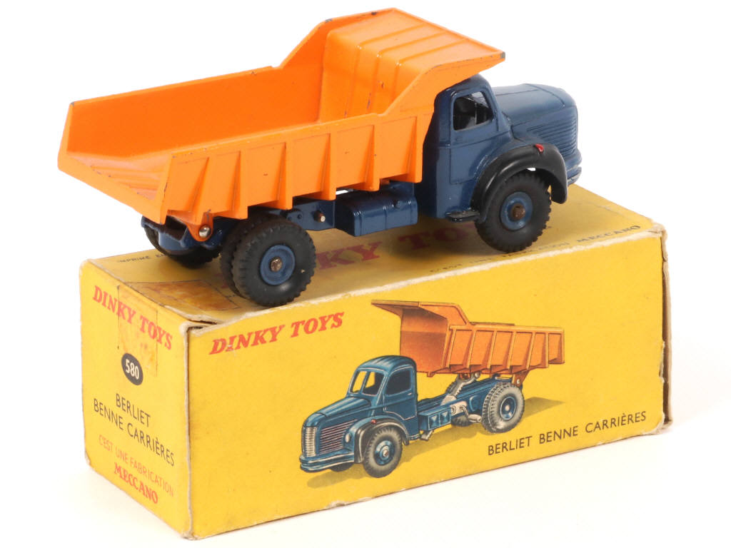 Lot 369 - DINKY TOYS (FRANCE) (1)