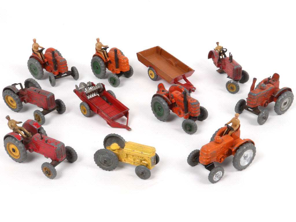 Lot 277 - DINKY TOYS (GB) (11)