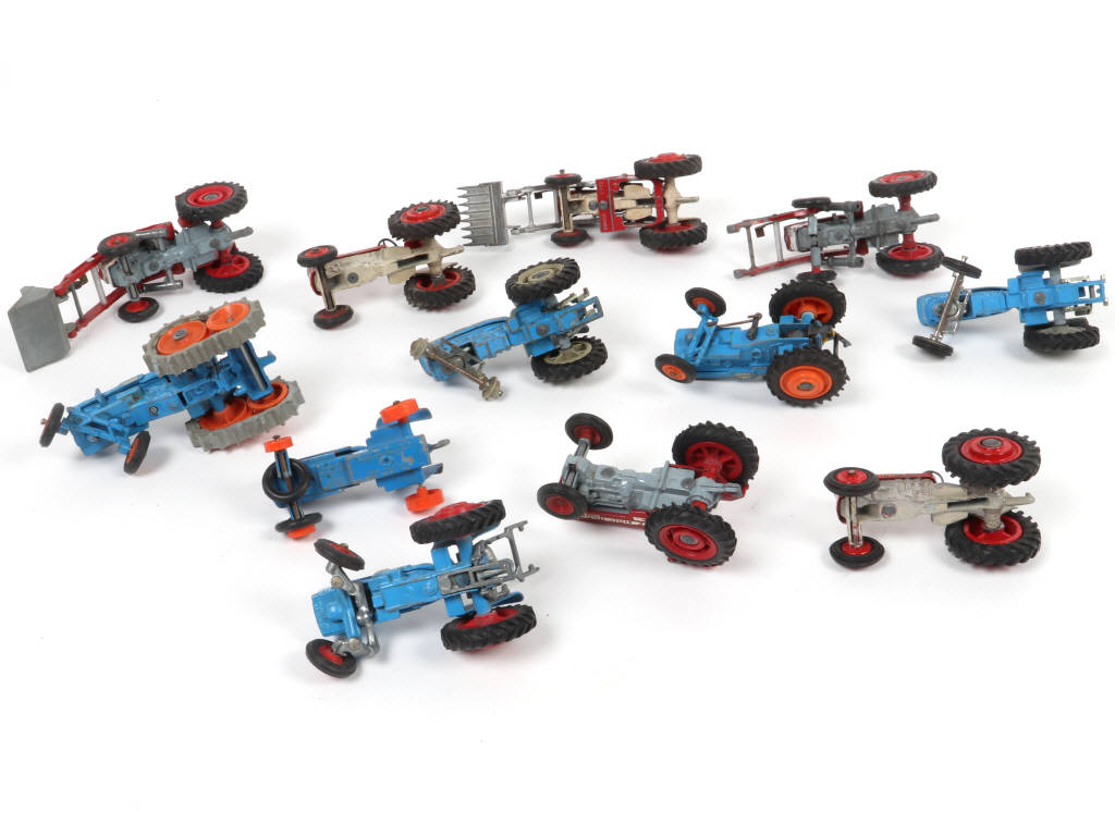 Lot 185 - CORGI TOYS (GB) (12)