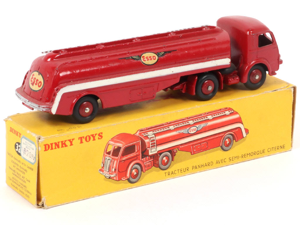 Lot 372 - DINKY TOYS (FRANCE) (1)
