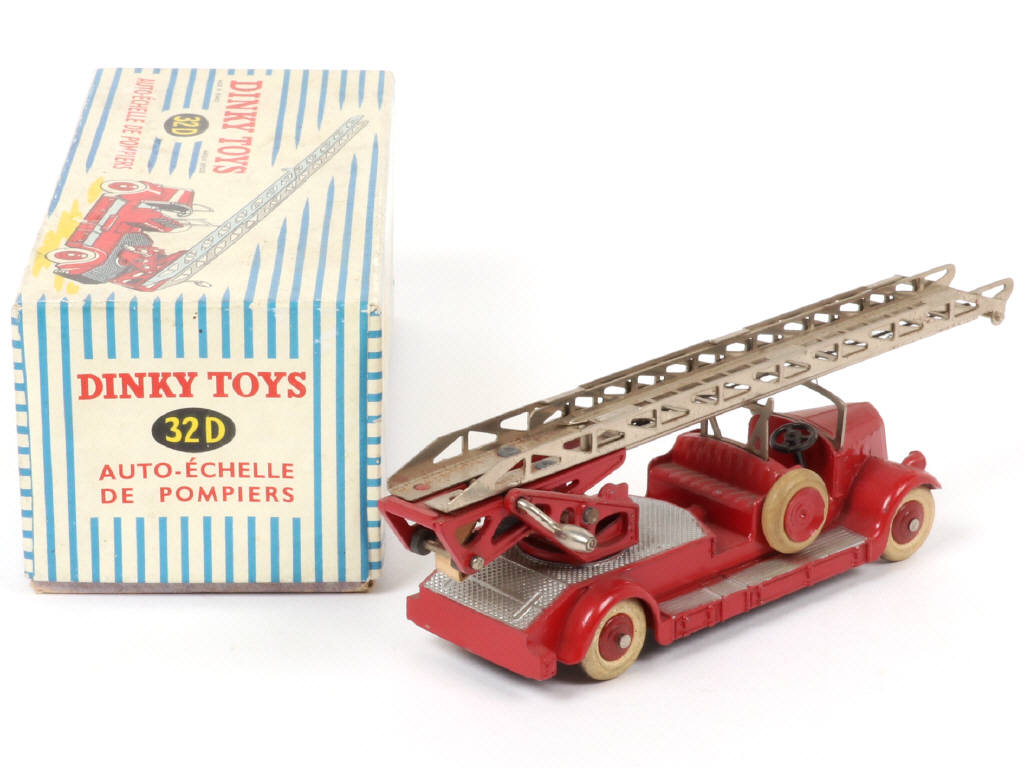 Lot 373 - DINKY TOYS (FRANCE) (1)