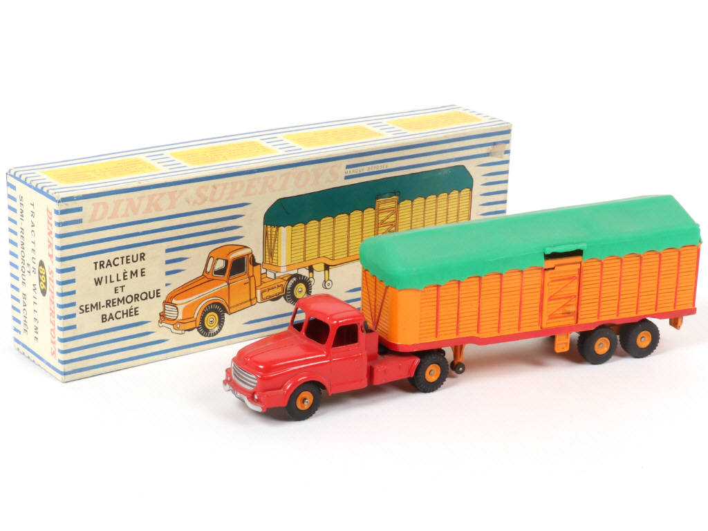 Lot 374 - DINKY TOYS (FRANCE) (1)