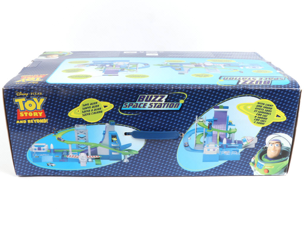 Lot 214 - WALT DISNEY PRODUCTIONS (USA) (1)