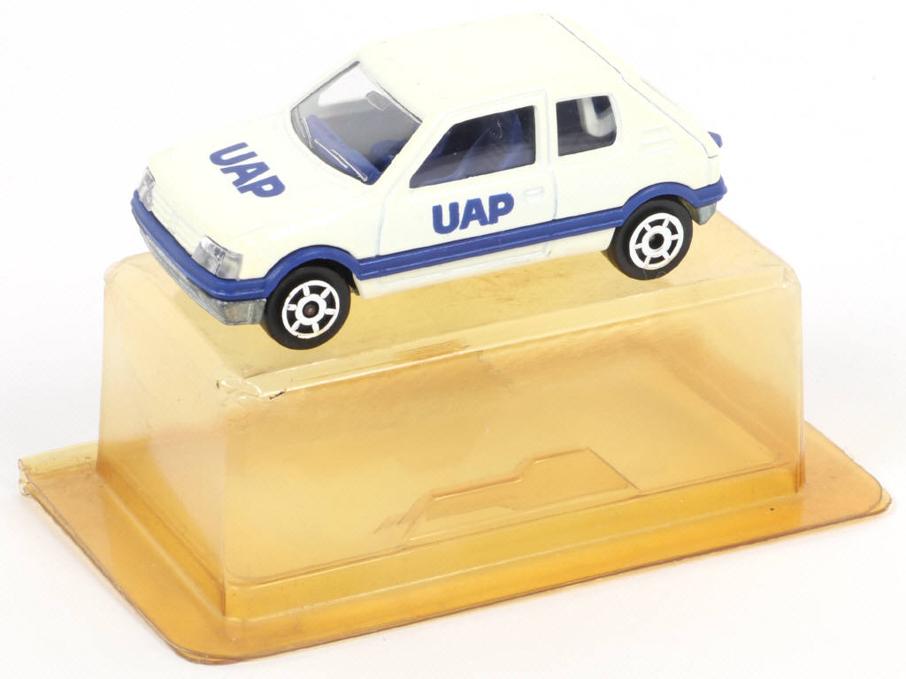 Lot 82 - MAJORETTE (FRANCE) (1)