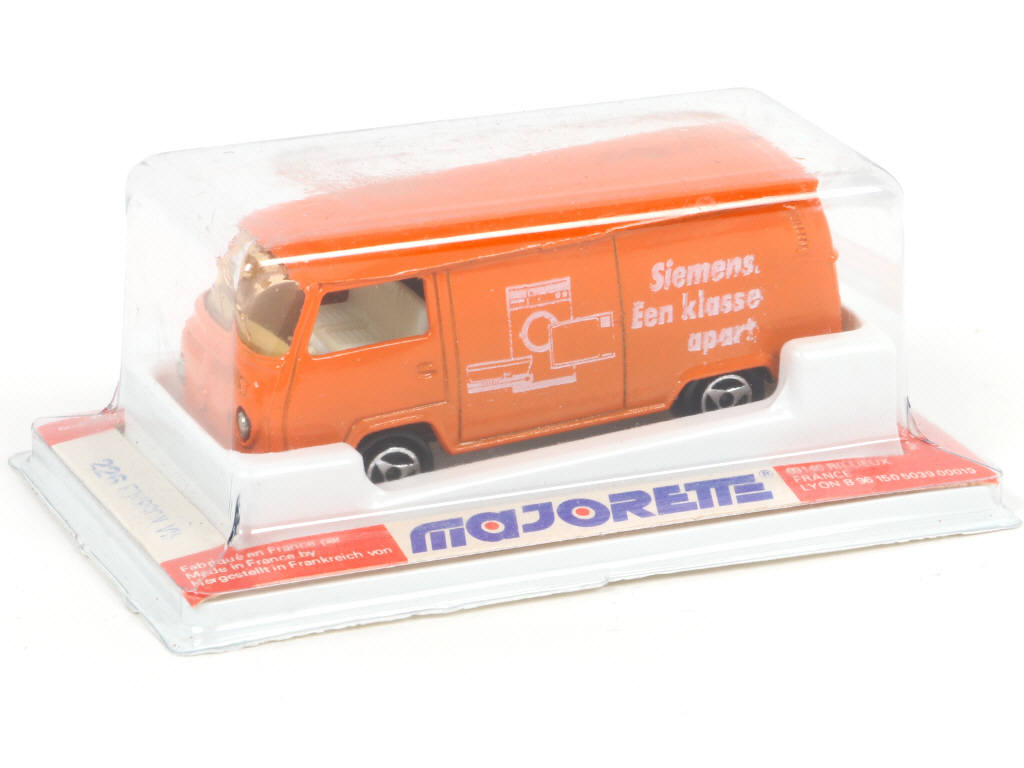 Lot 143 - MAJORETTE (FRANCE) (1)