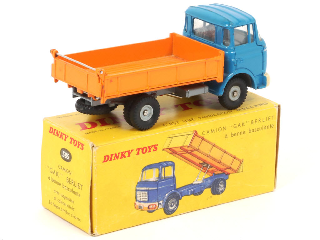 Lot 292 - DINKY TOYS (FRANCE) (1)