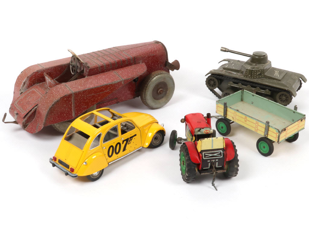 Lot 123 - DIVERS (5)