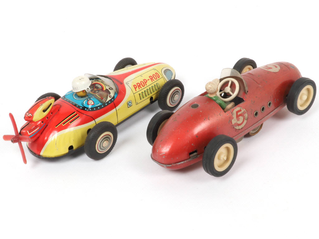 Lot 103 - DIVERS (2)