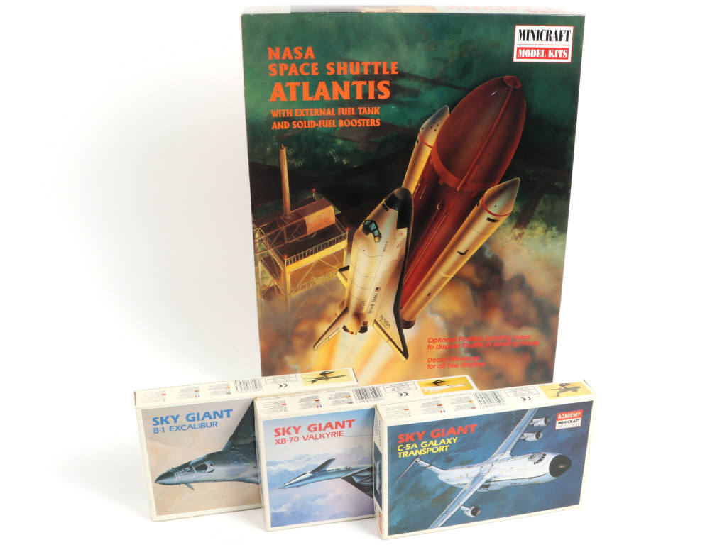 Lot 40 - MINECRAFT MODELS KITS (USA) (4)