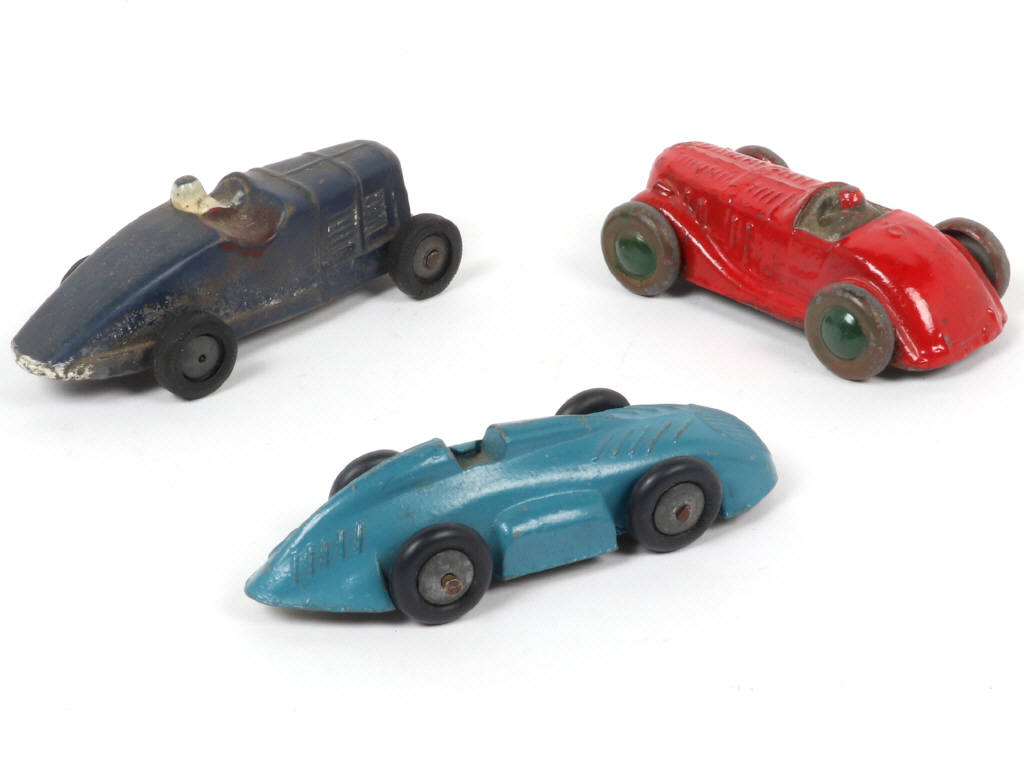 Lot 108 - DIVERS (3)