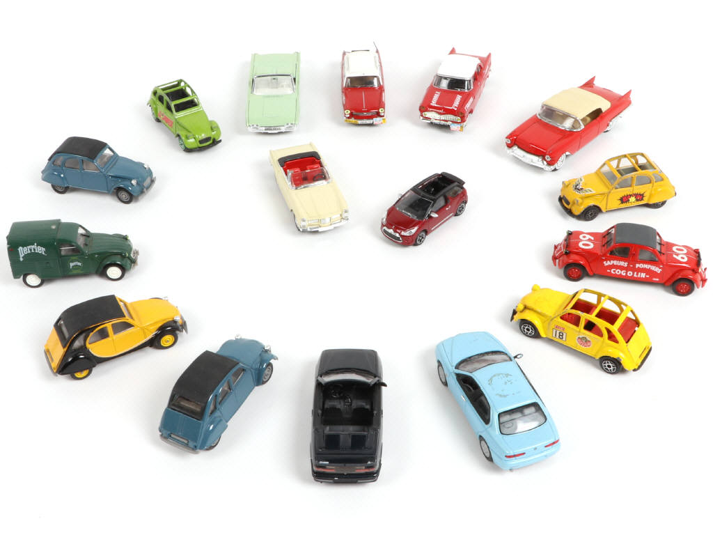 Lot 120 - DIVERS (16)