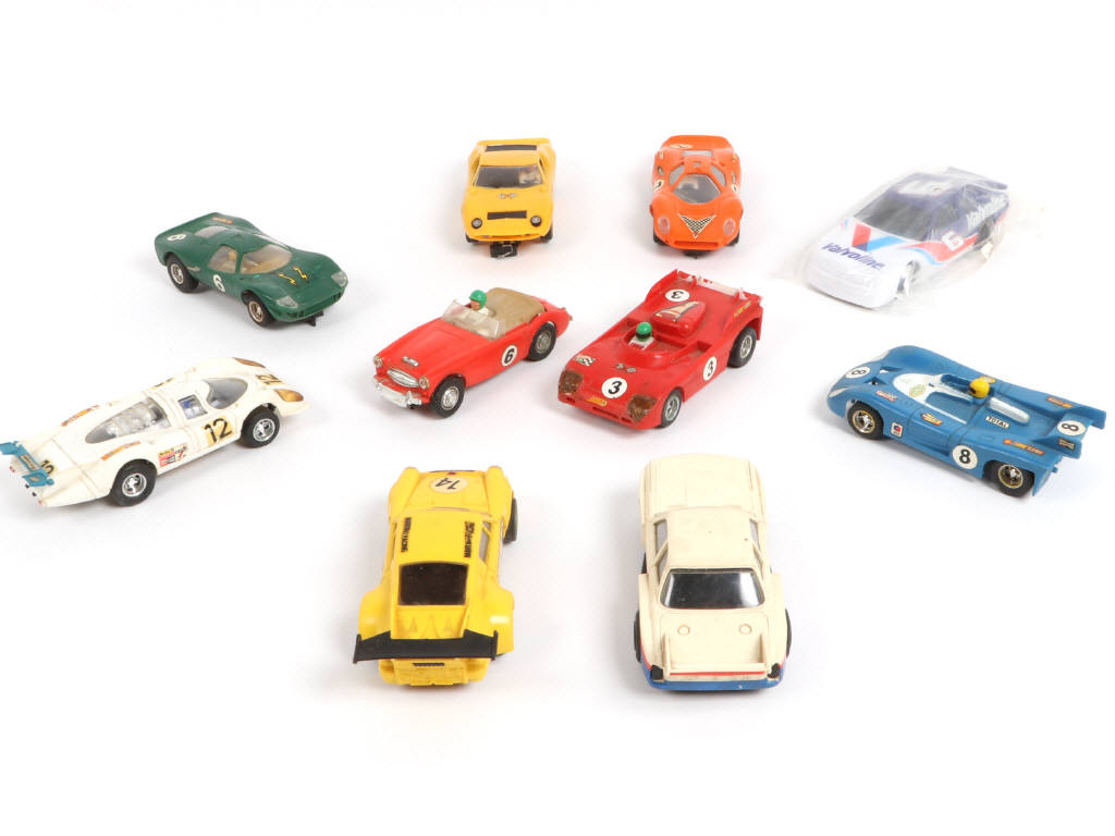 Lot 10 - SCALEXTRIC (GB) (10)