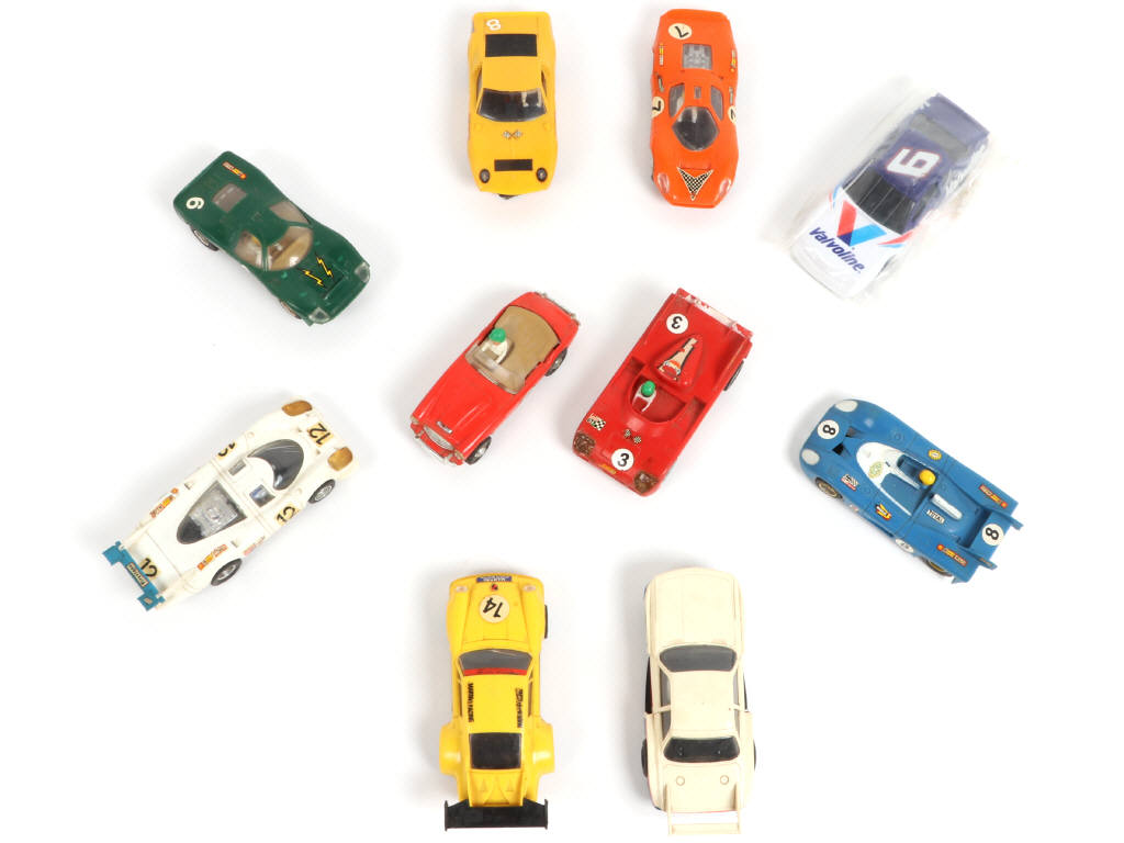 Lot 10 - SCALEXTRIC (GB) (10)