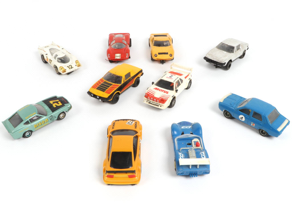 Lot 11 - SCALEXTRIC (GB) (10)