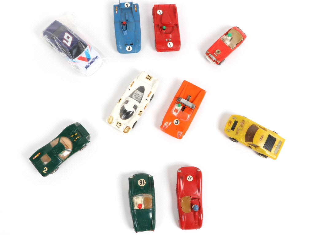 Lot 13 - SCALEXTRIC (GB) (10)
