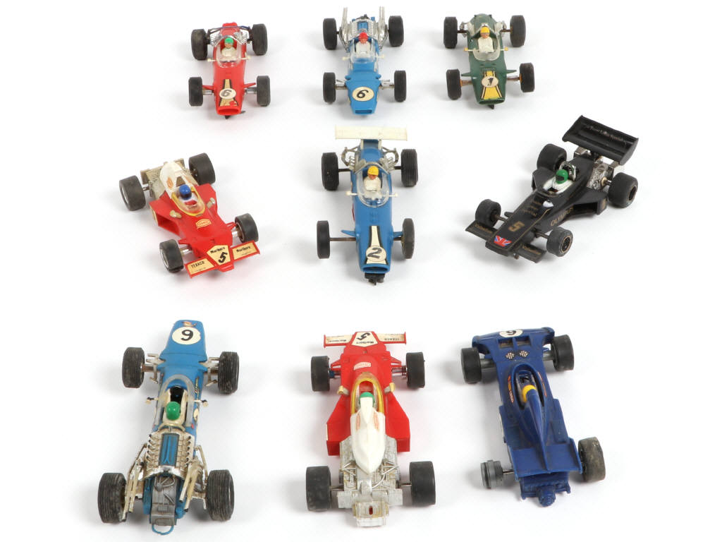 Lot 27 - SCALEXTRIC (FRANCE) (9)