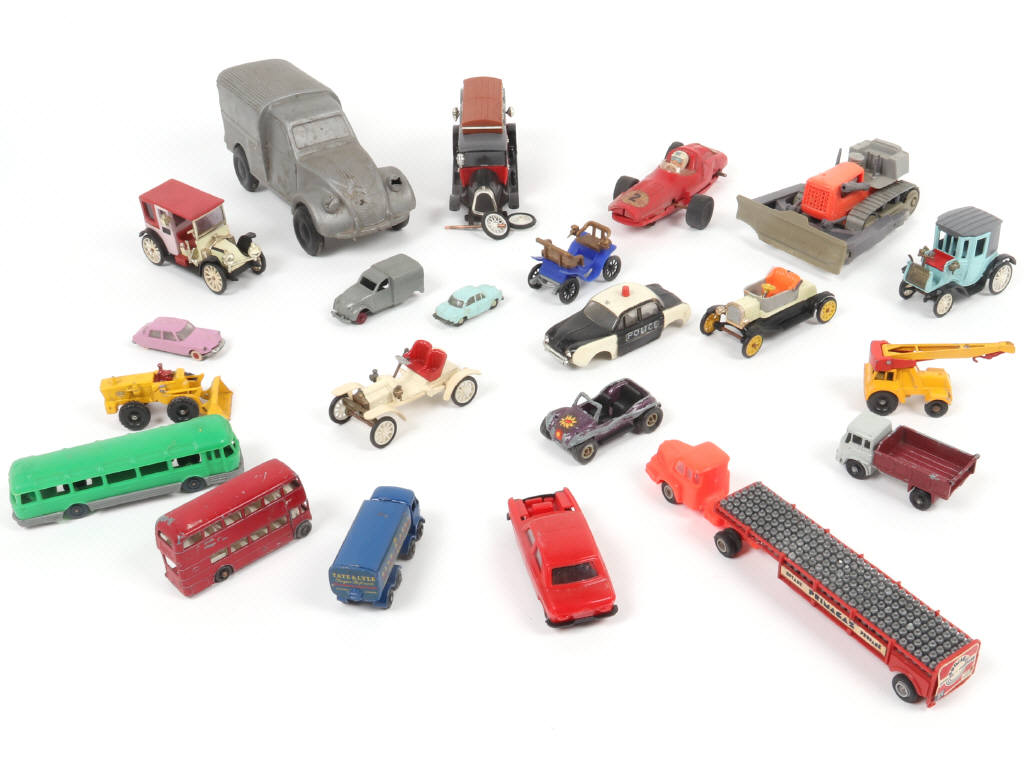 Lot 136 - DIVERS (22)