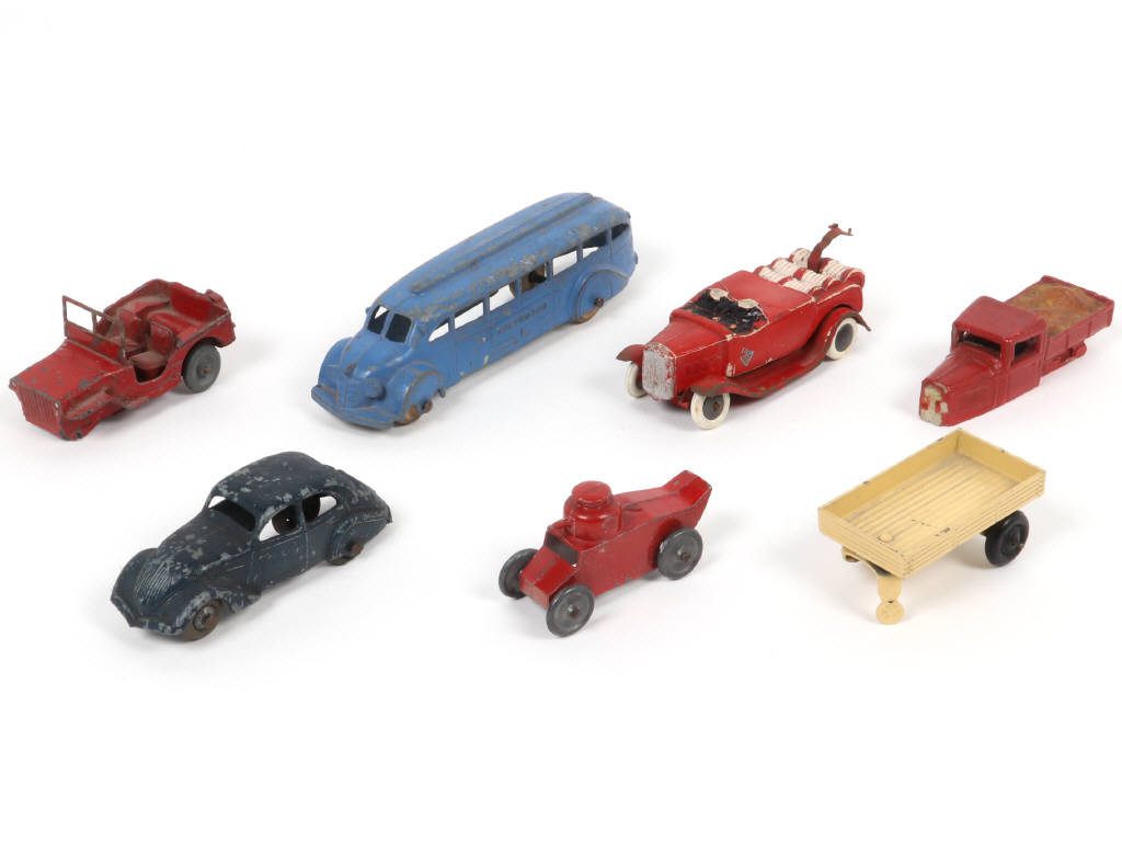 Lot 127 - DIVERS (7)