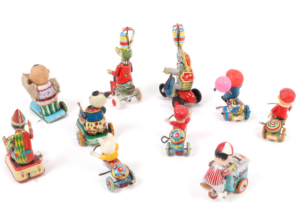 Lot 36 - DIVERS (10)