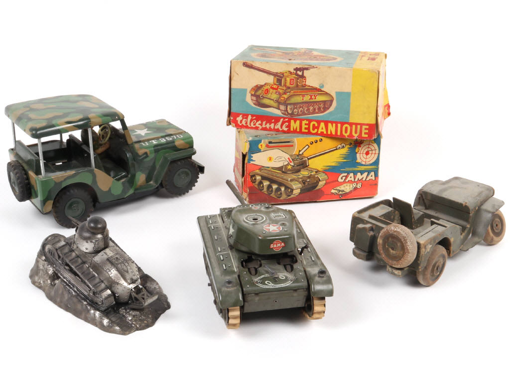 Lot 76 - DIVERS (6)