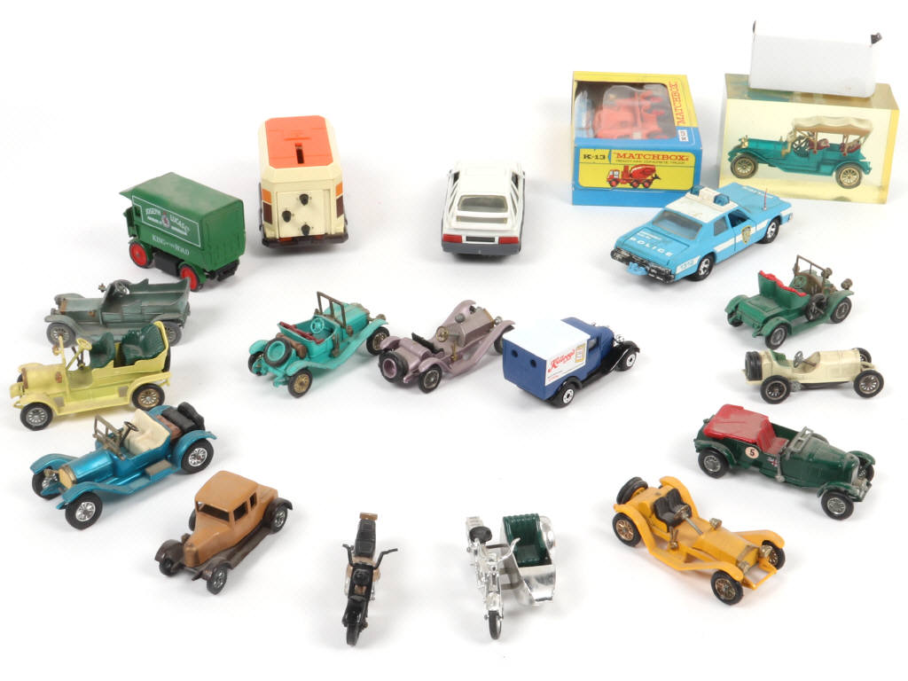 Lot 132 - DIVERS (19)