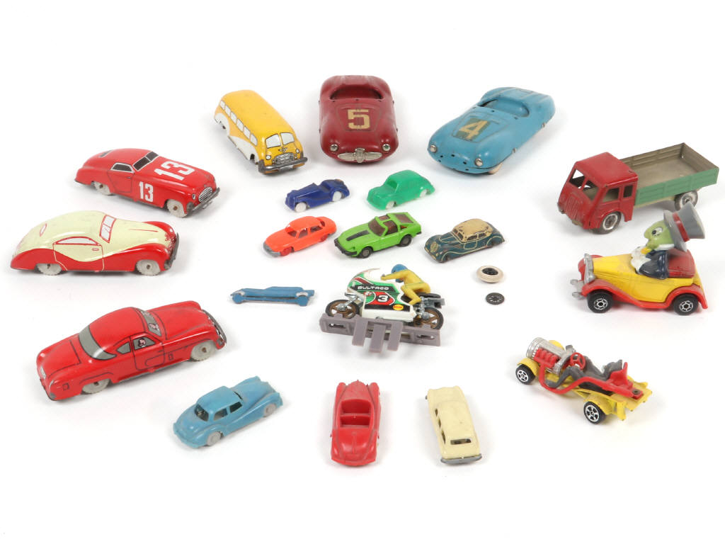 Lot 133 - DIVERS (19)