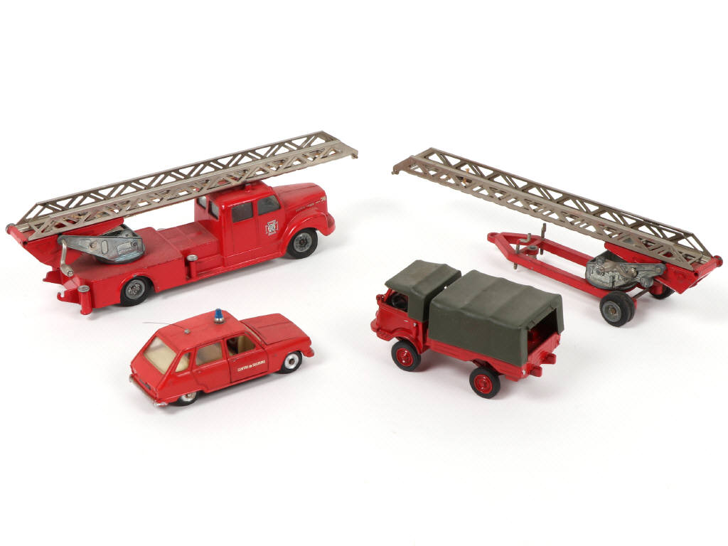 Lot 55 - DIVERS (4)