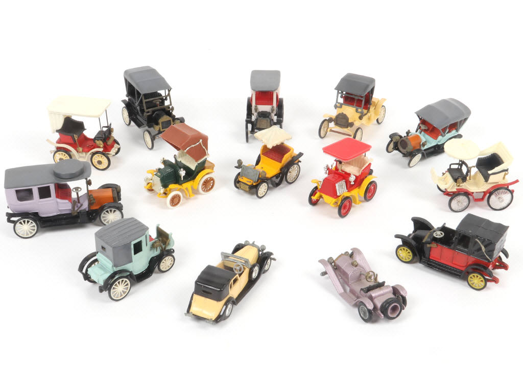 Lot 67 - DIVERS (14)