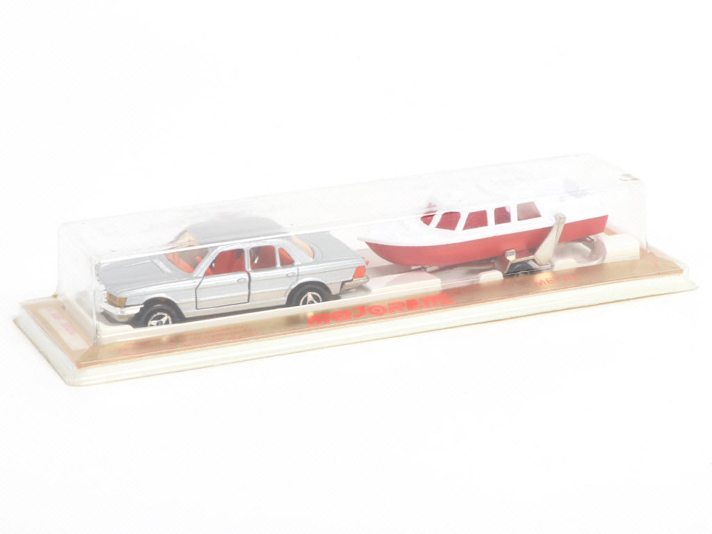 Lot 73 - MAJORETTE (FRANCE) (1)