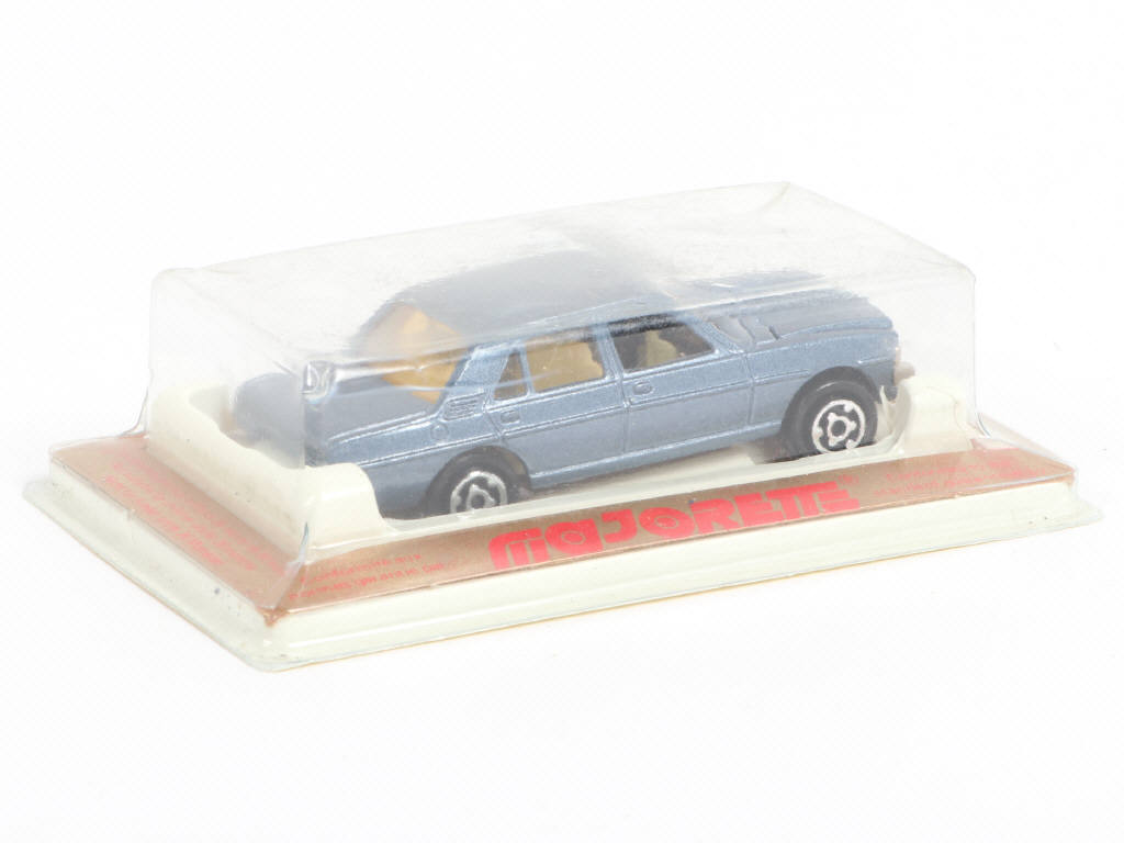 Lot 104 - MAJORETTE (FRANCE) (1)