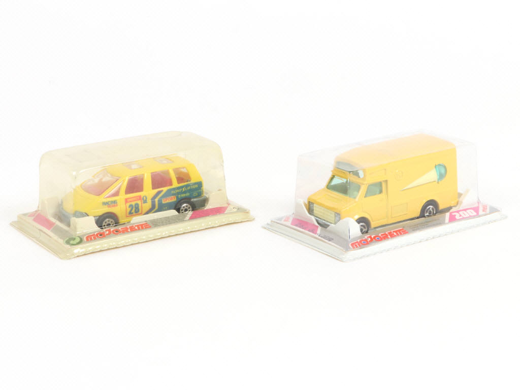 Lot 248 - MAJORETTE (FRANCE) (2)