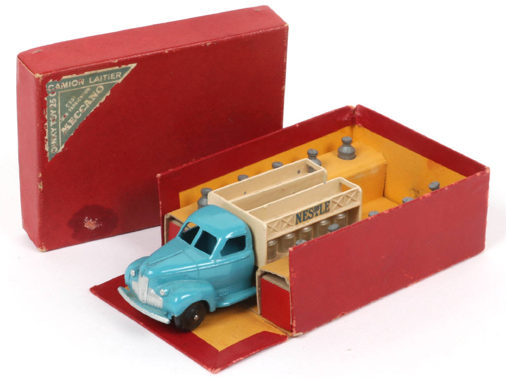 Lot 344 - DINKY TOYS (FRANCE) (1)